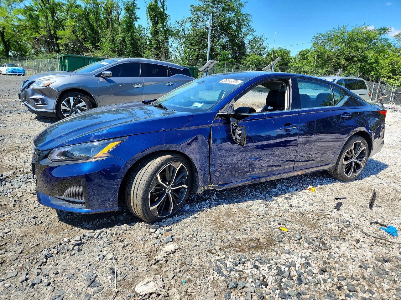 Salvage Nissan Altima Image