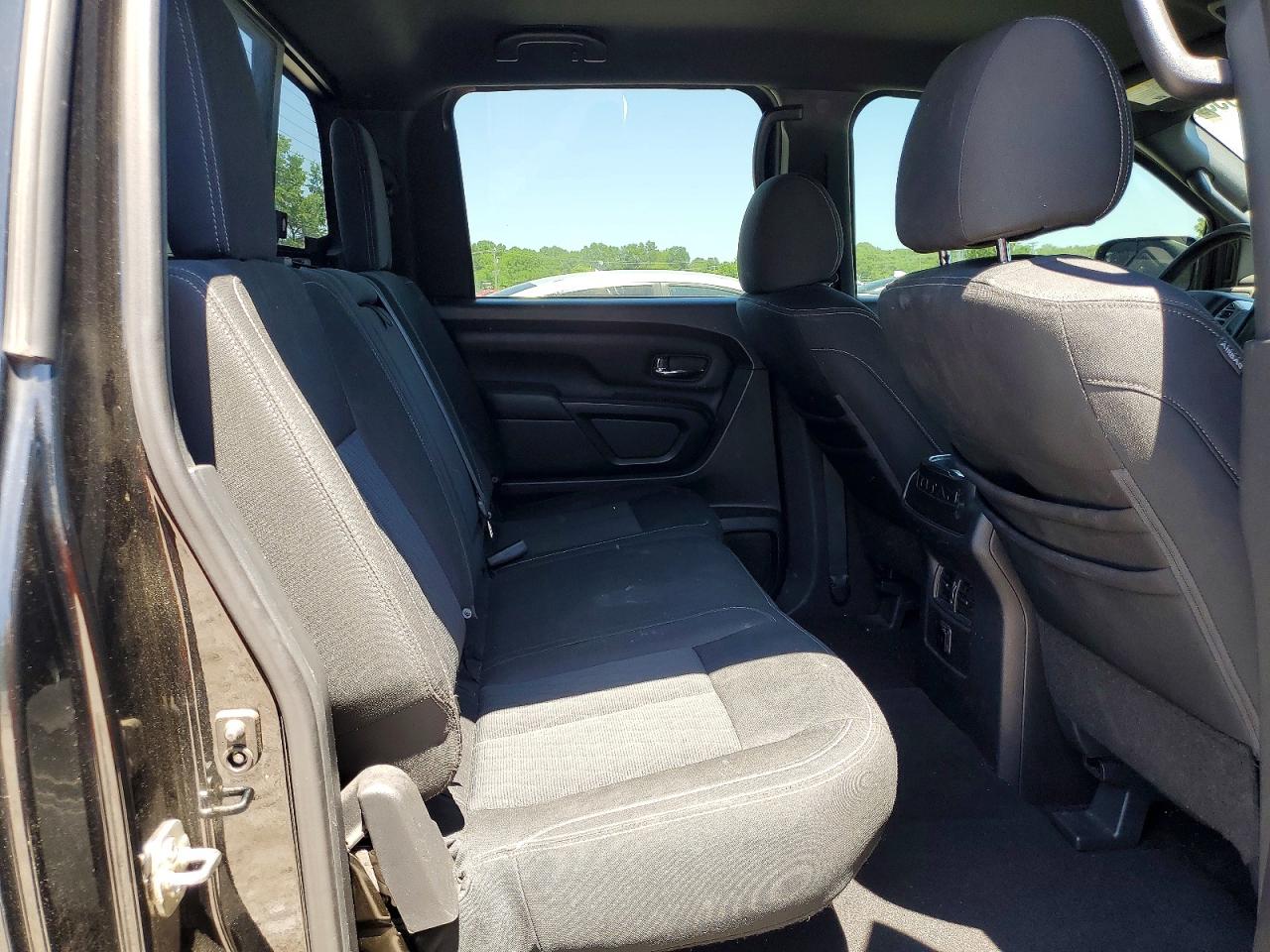 Nissan Titan Sv