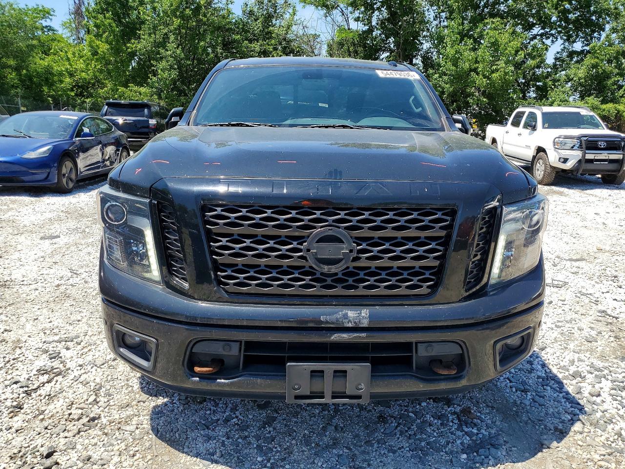 Nissan Titan Sv