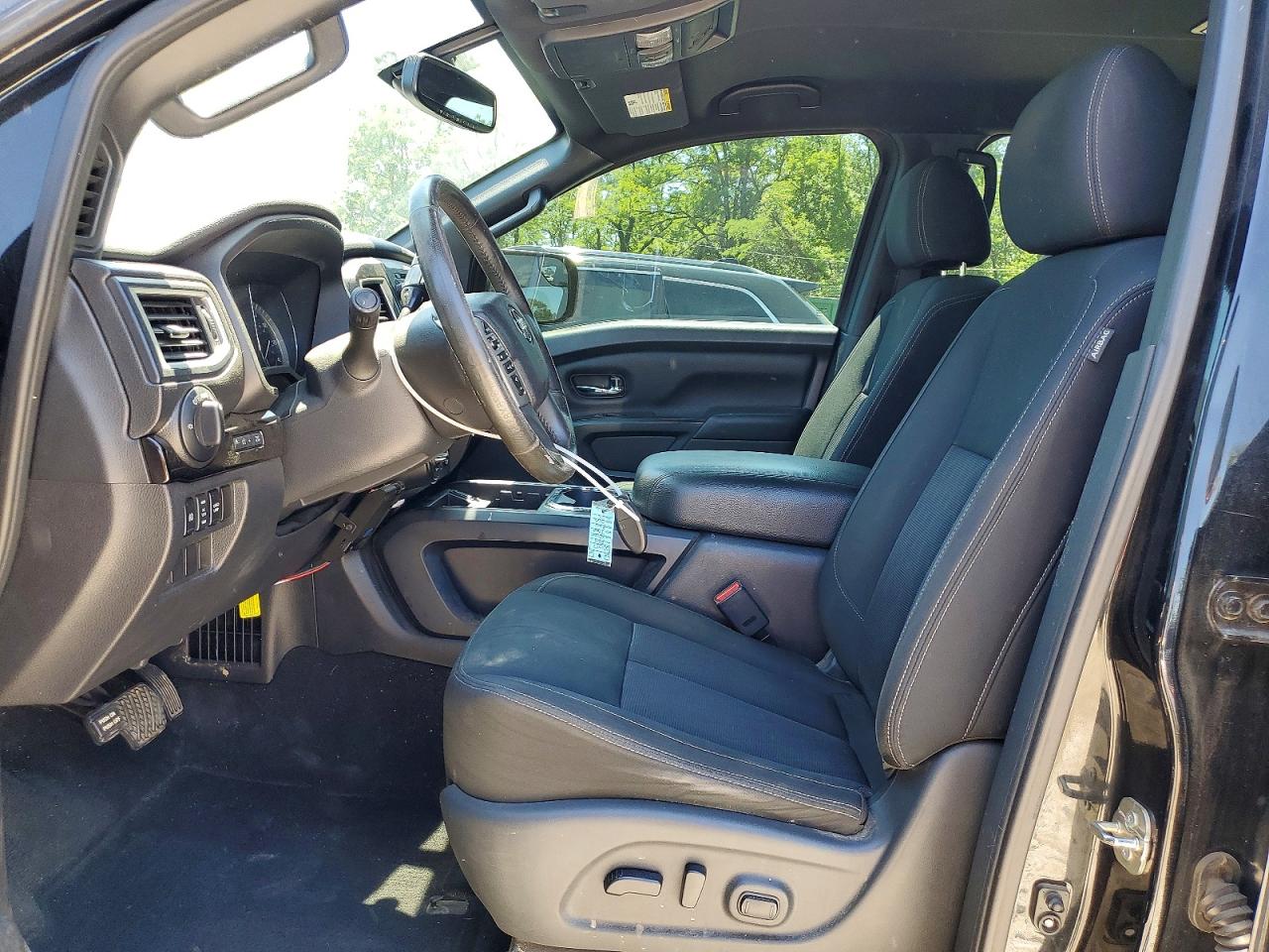 Nissan Titan Sv