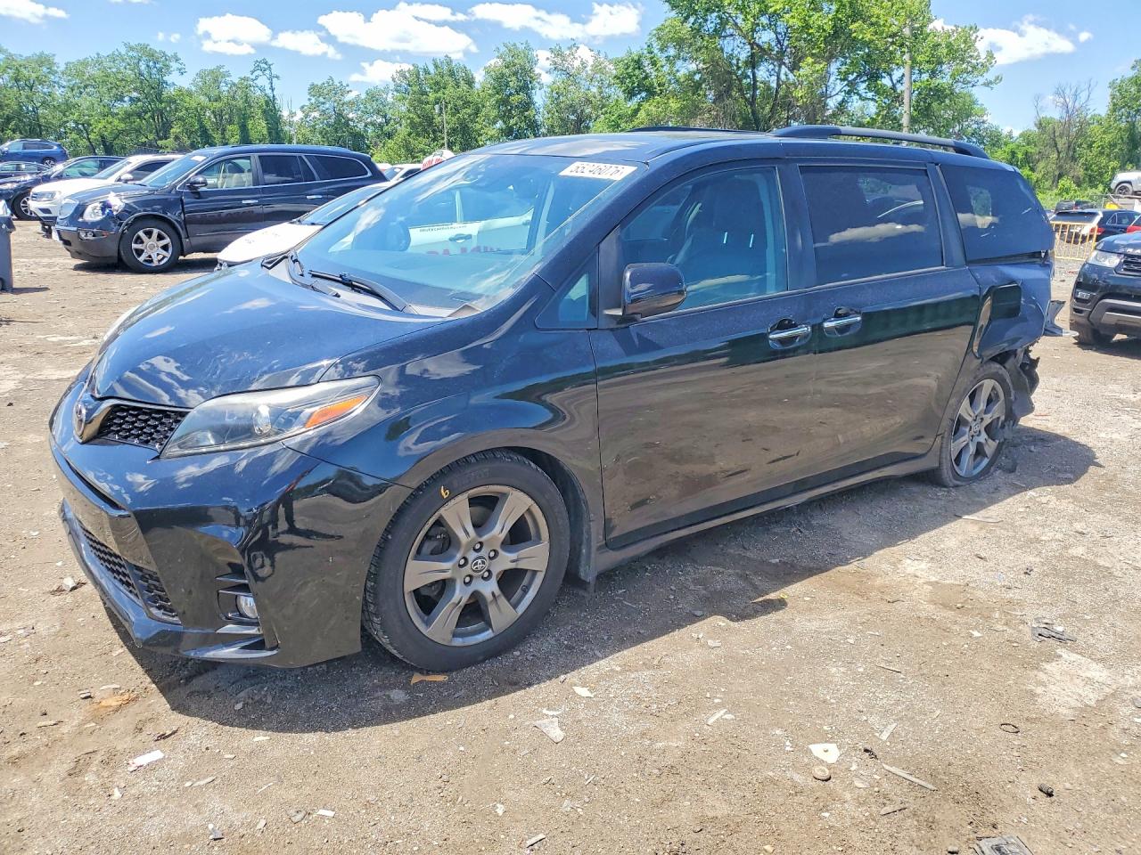 Salvage Toyota Sienna Image