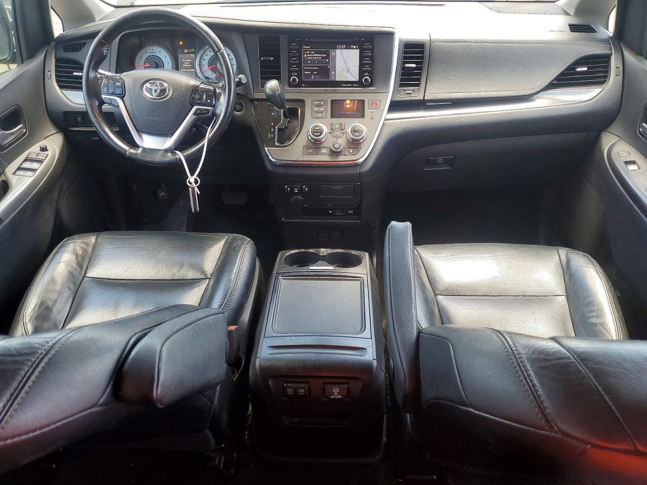 Toyota Sienna Se Premium 8-passenger