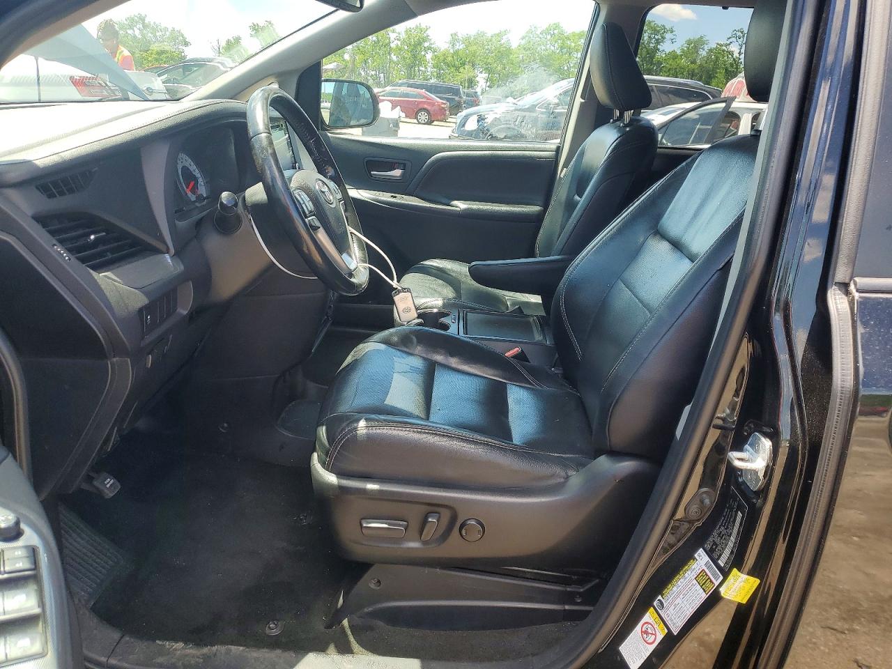 Toyota Sienna Se Premium 8-passenger