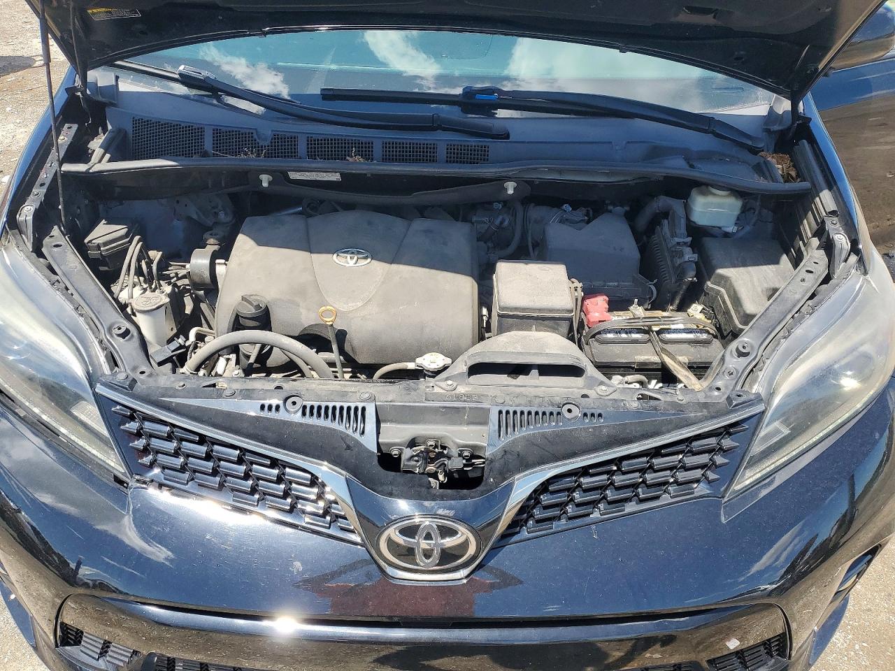 Toyota Sienna Se Premium 8-passenger