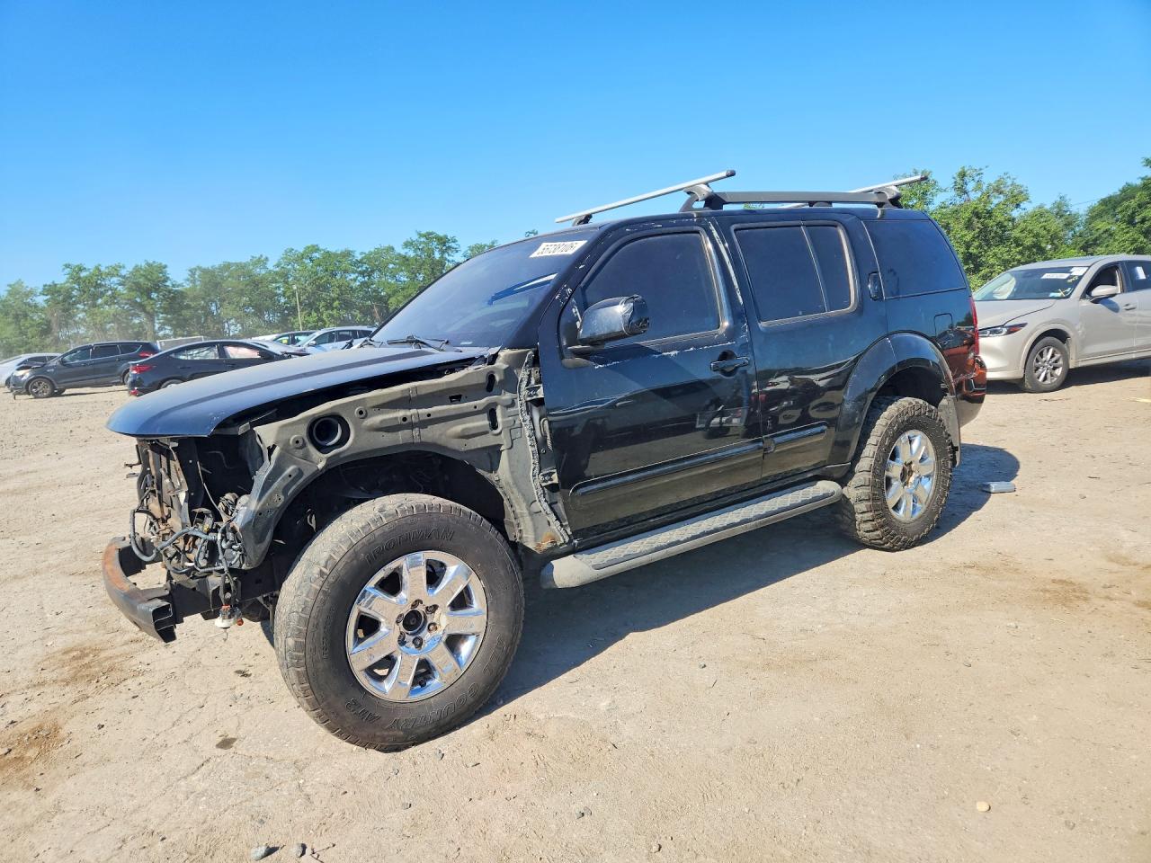 Salvage Nissan Pathfinder Image