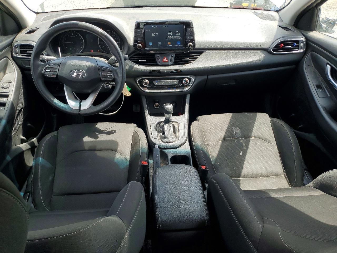Hyundai ELANTRA Base