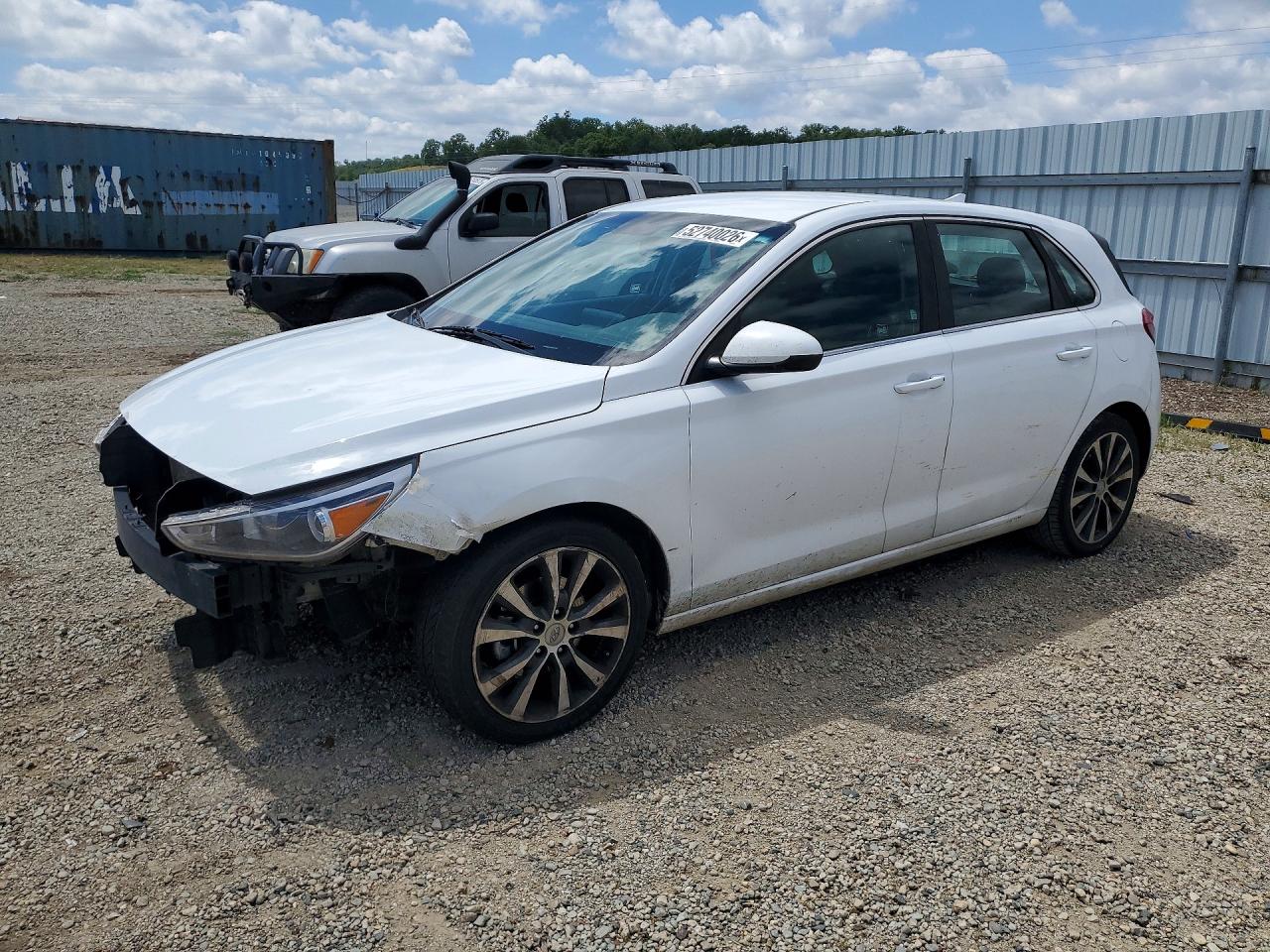 Salvage Hyundai ELANTRA Image
