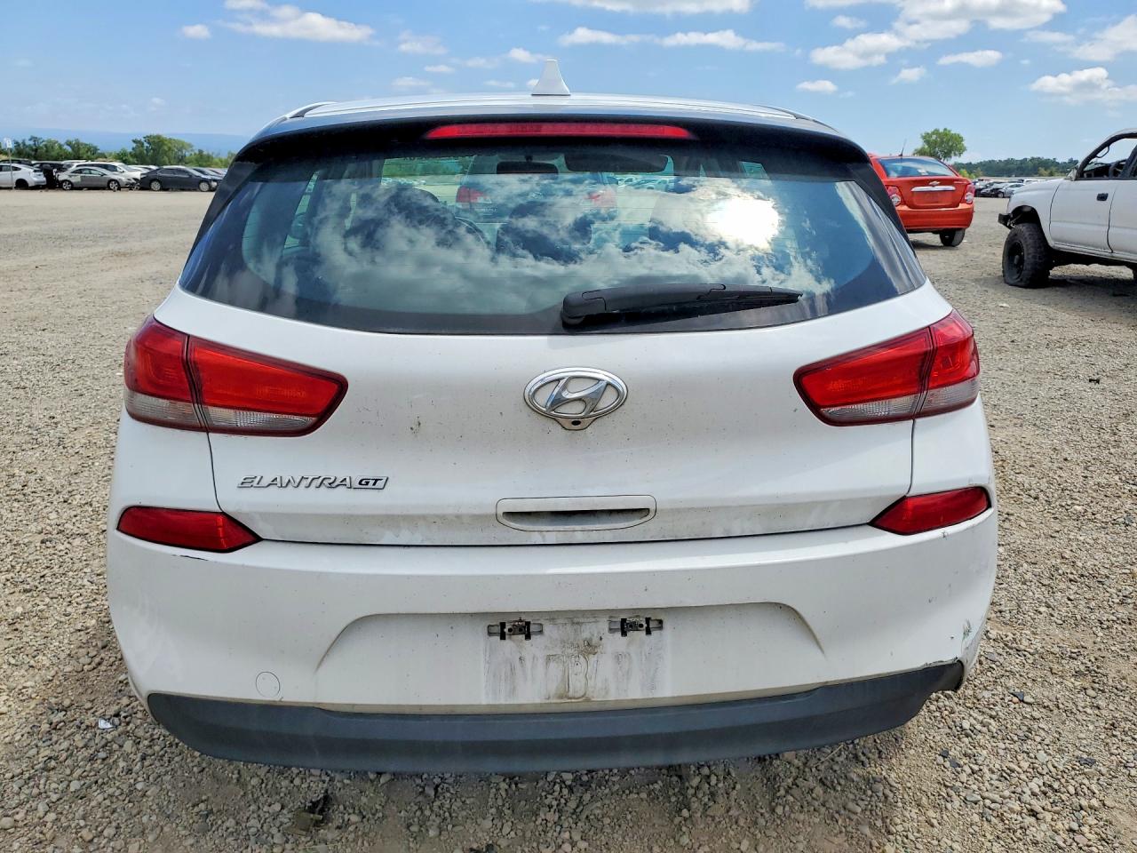 Hyundai ELANTRA Base