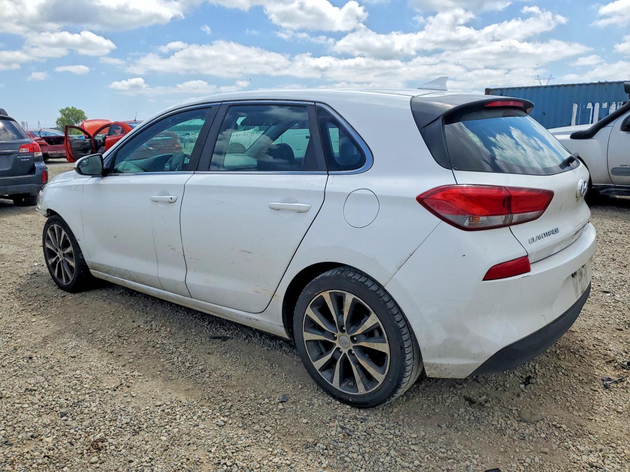 Hyundai ELANTRA Base