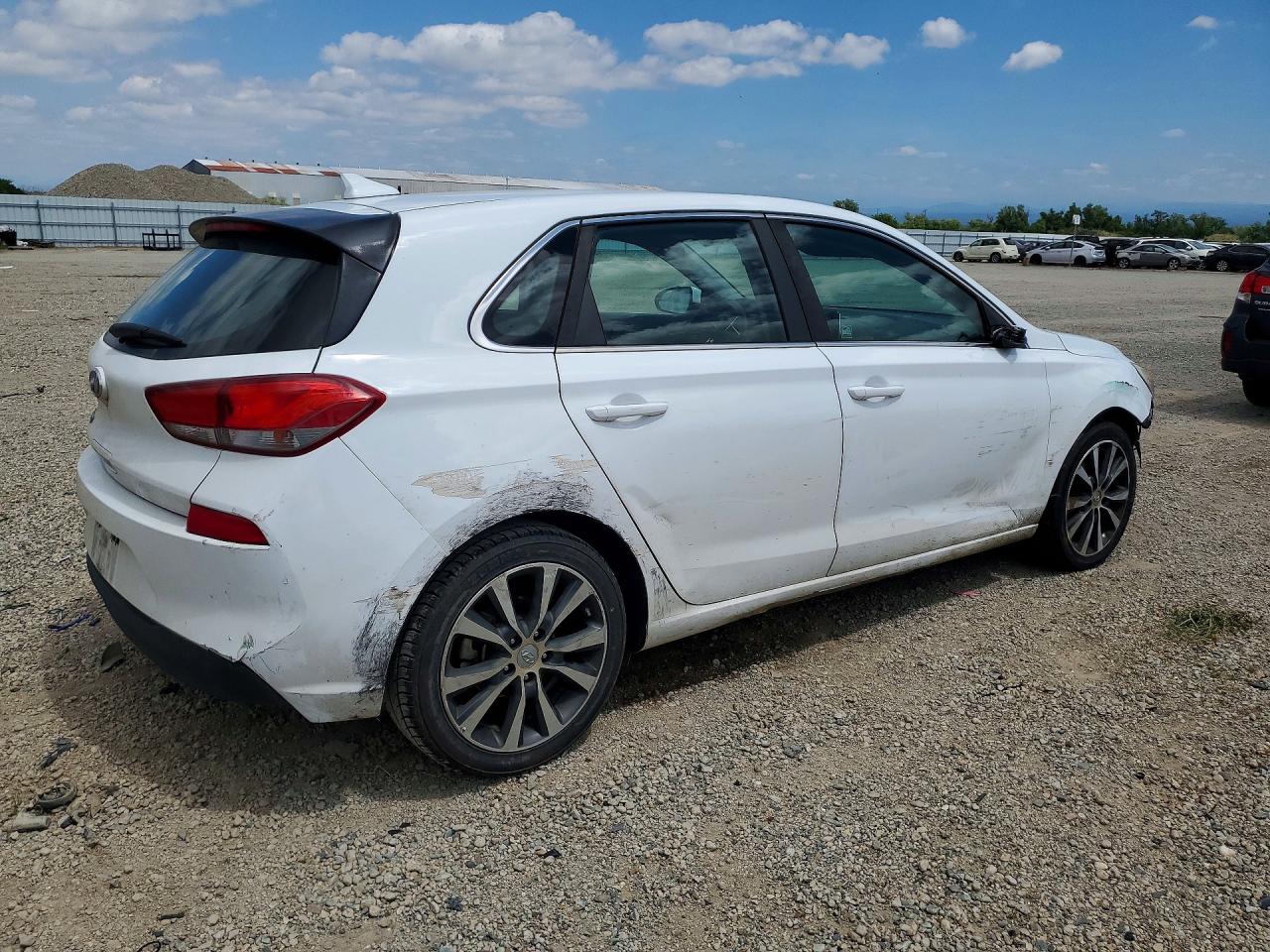 Hyundai ELANTRA Base