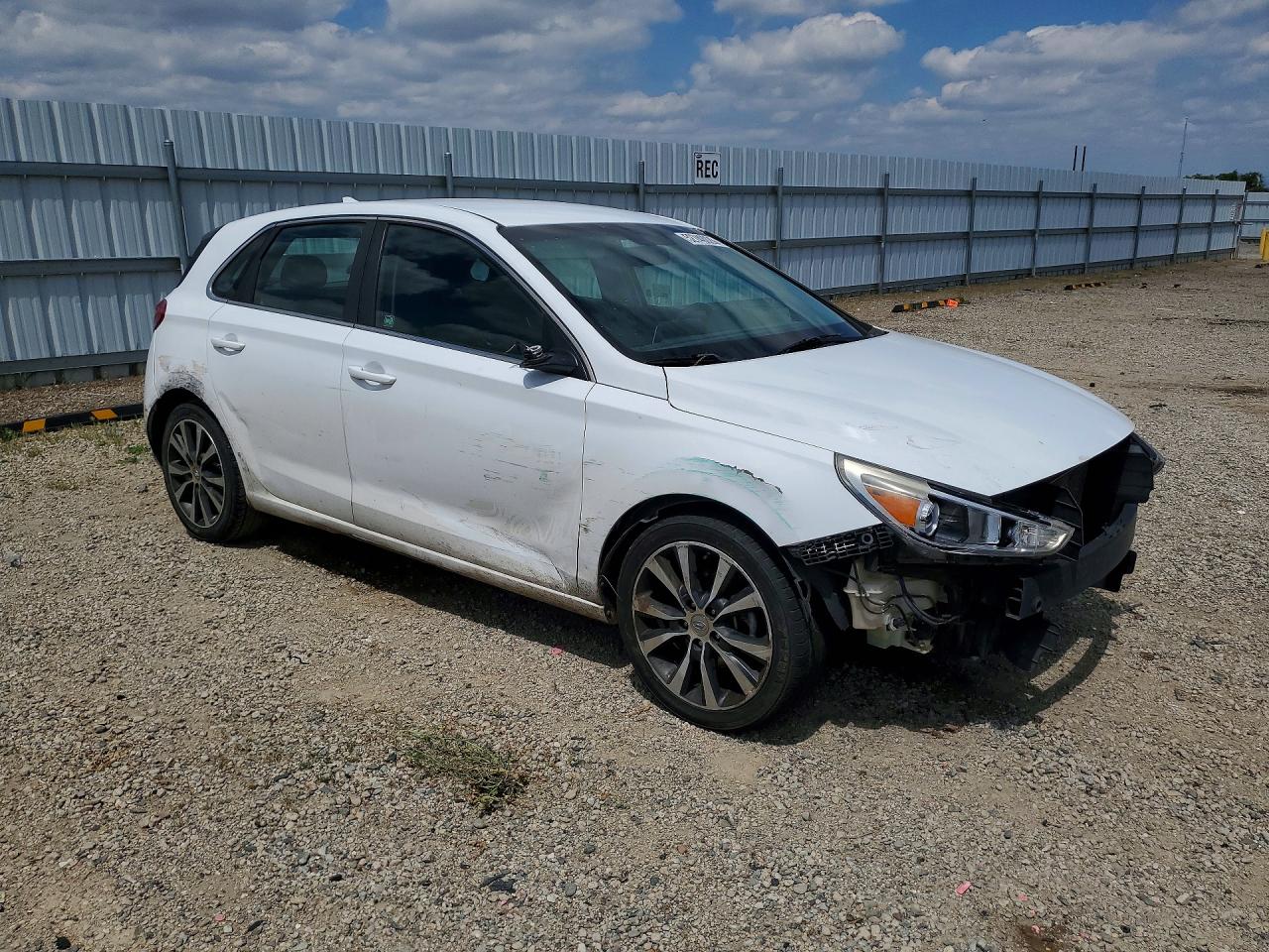Hyundai ELANTRA Base