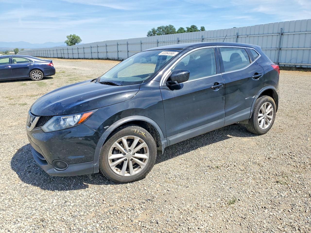 Salvage Nissan Rogue Image