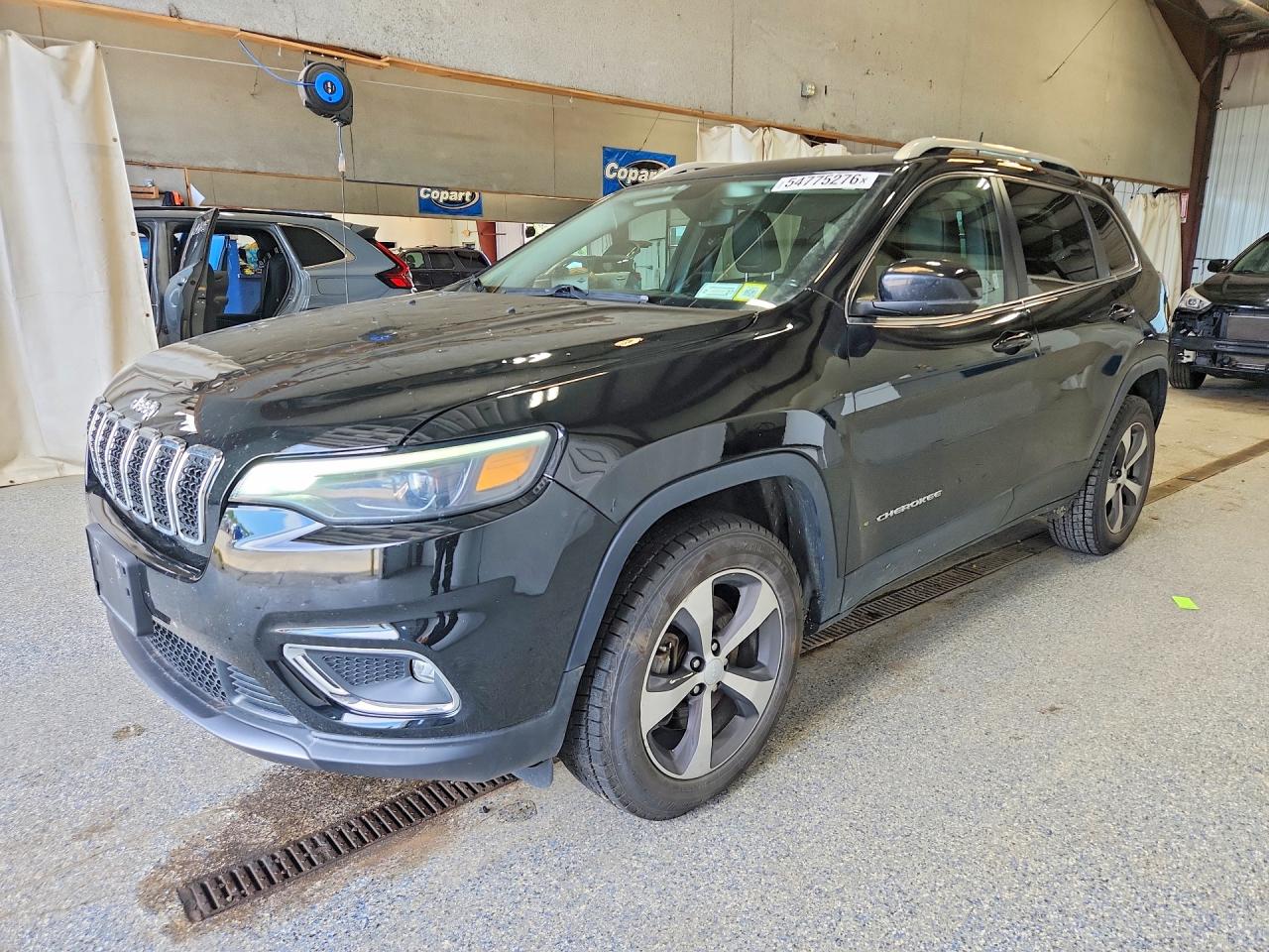 Salvage Jeep Cherokee Image