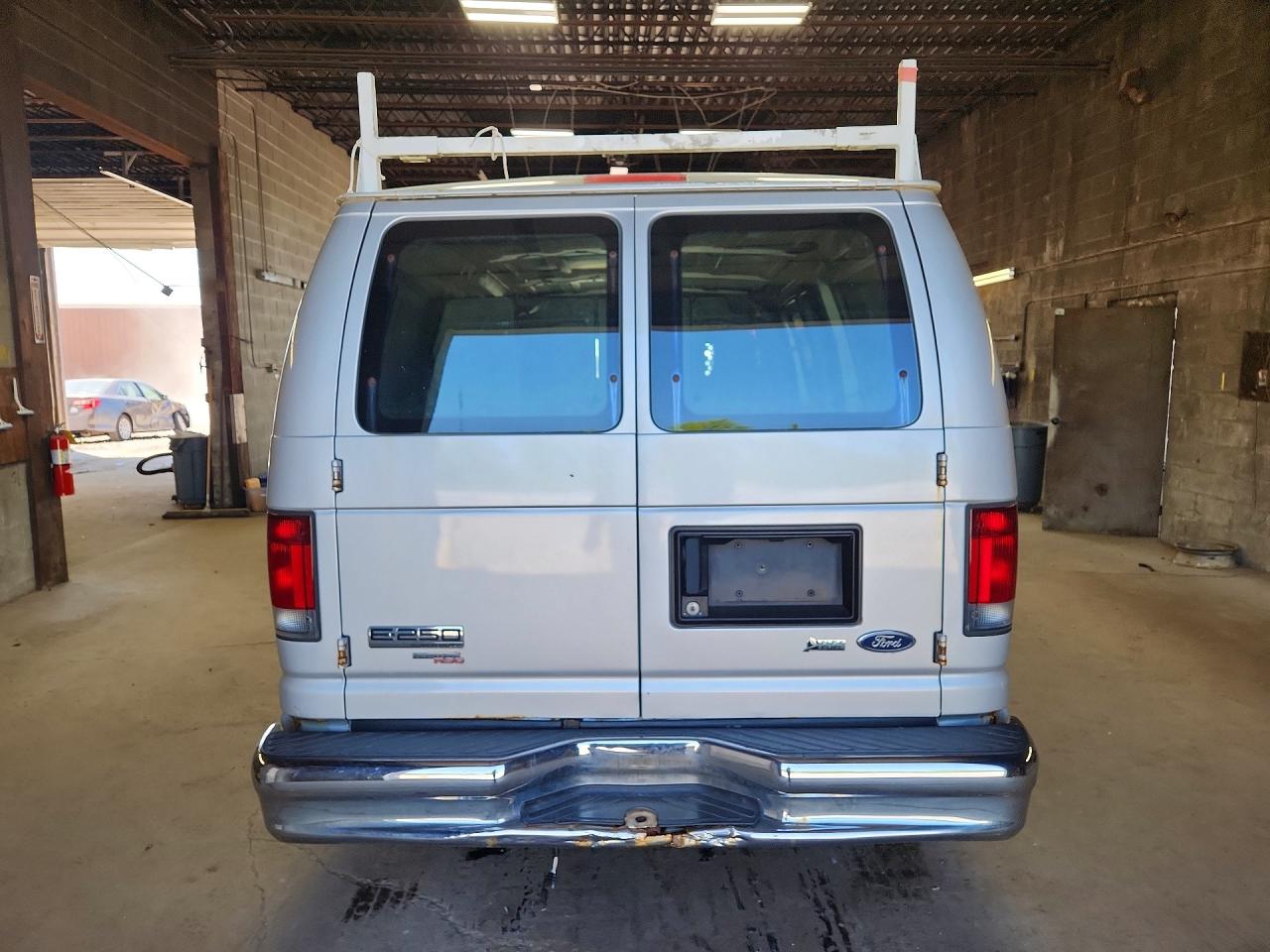Ford Econoline E250 Van