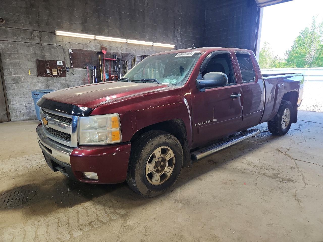Salvage Chevrolet Silverado Image
