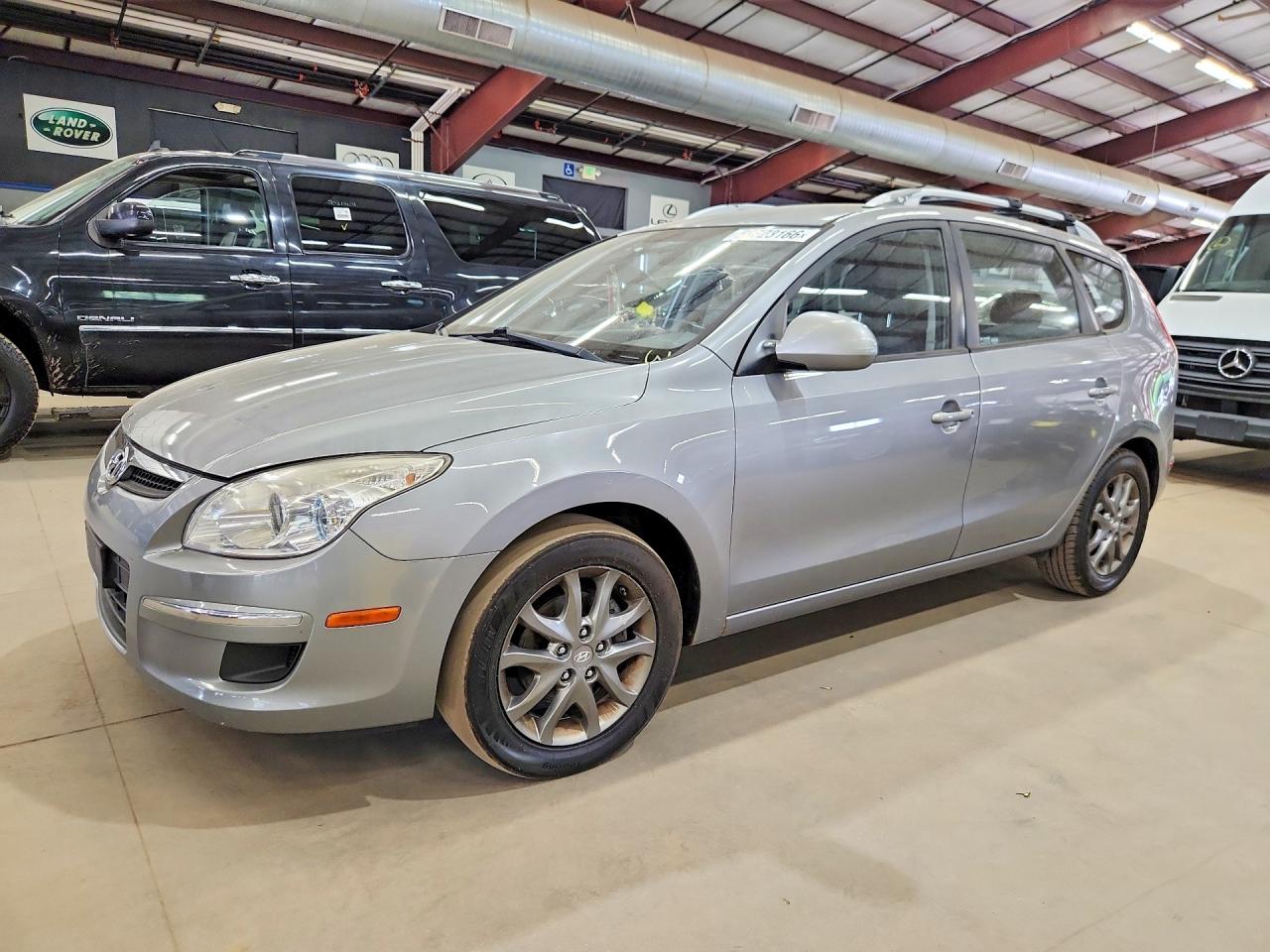 Salvage Hyundai ELANTRA Image