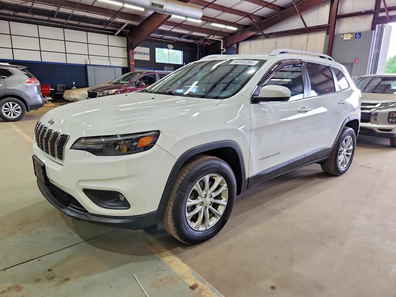 Salvage Jeep Cherokee Image