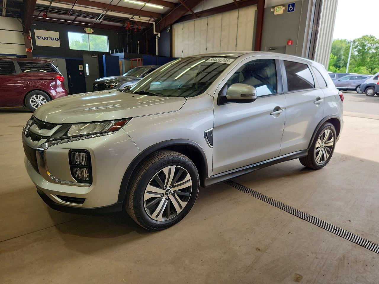 Salvage Mitsubishi Outlander Image