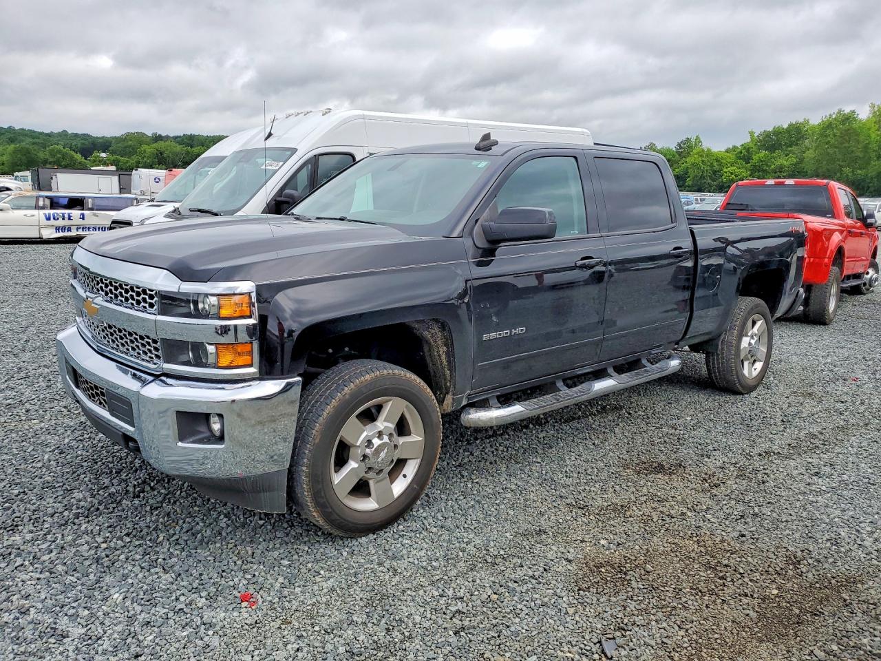 Salvage Chevrolet Silverado Image