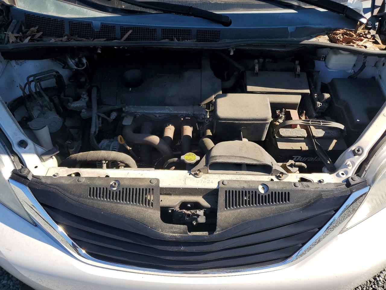 Toyota Sienna Le 8-passenger