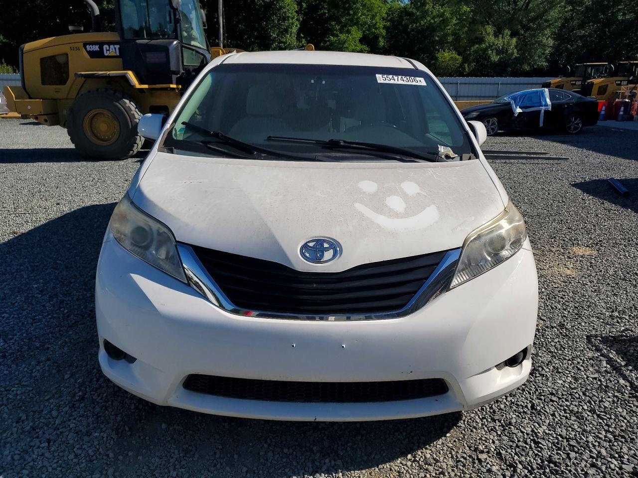 Toyota Sienna Le 8-passenger