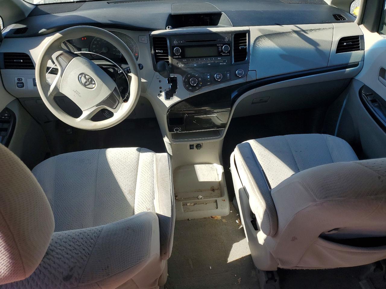 Toyota Sienna Le 8-passenger