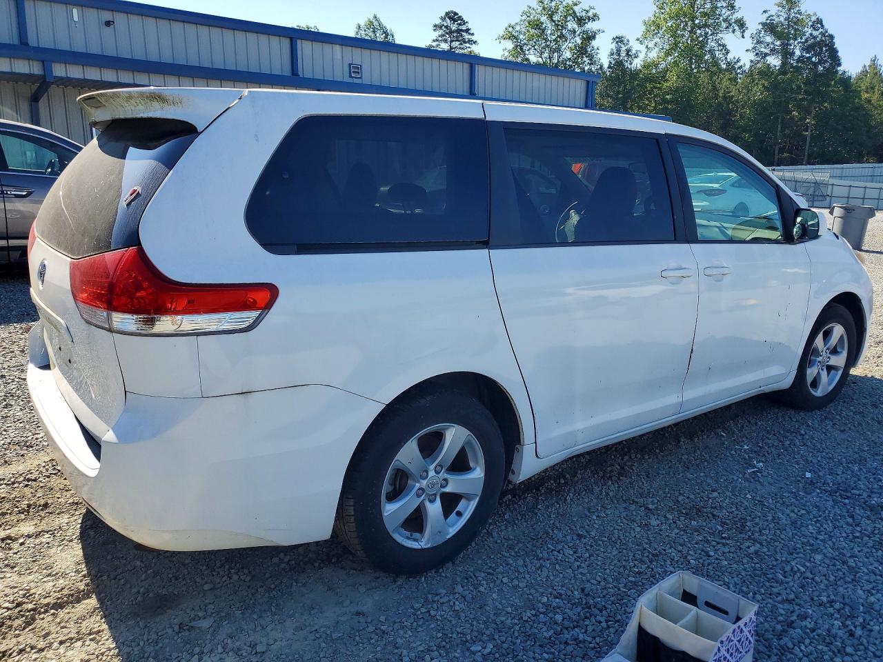 Toyota Sienna Le 8-passenger
