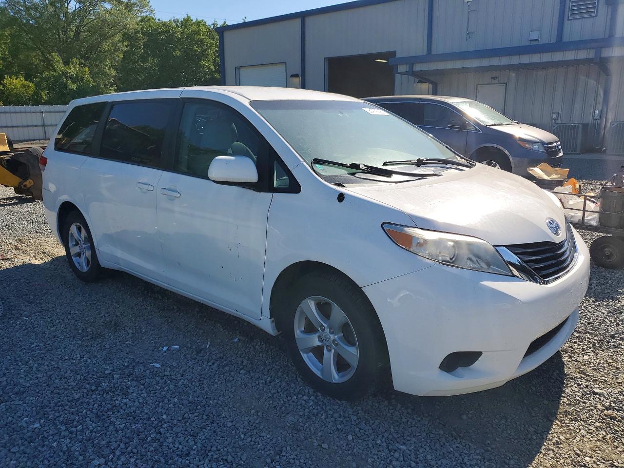 Toyota Sienna Le 8-passenger