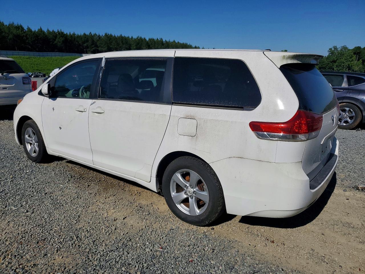 Toyota Sienna Le 8-passenger