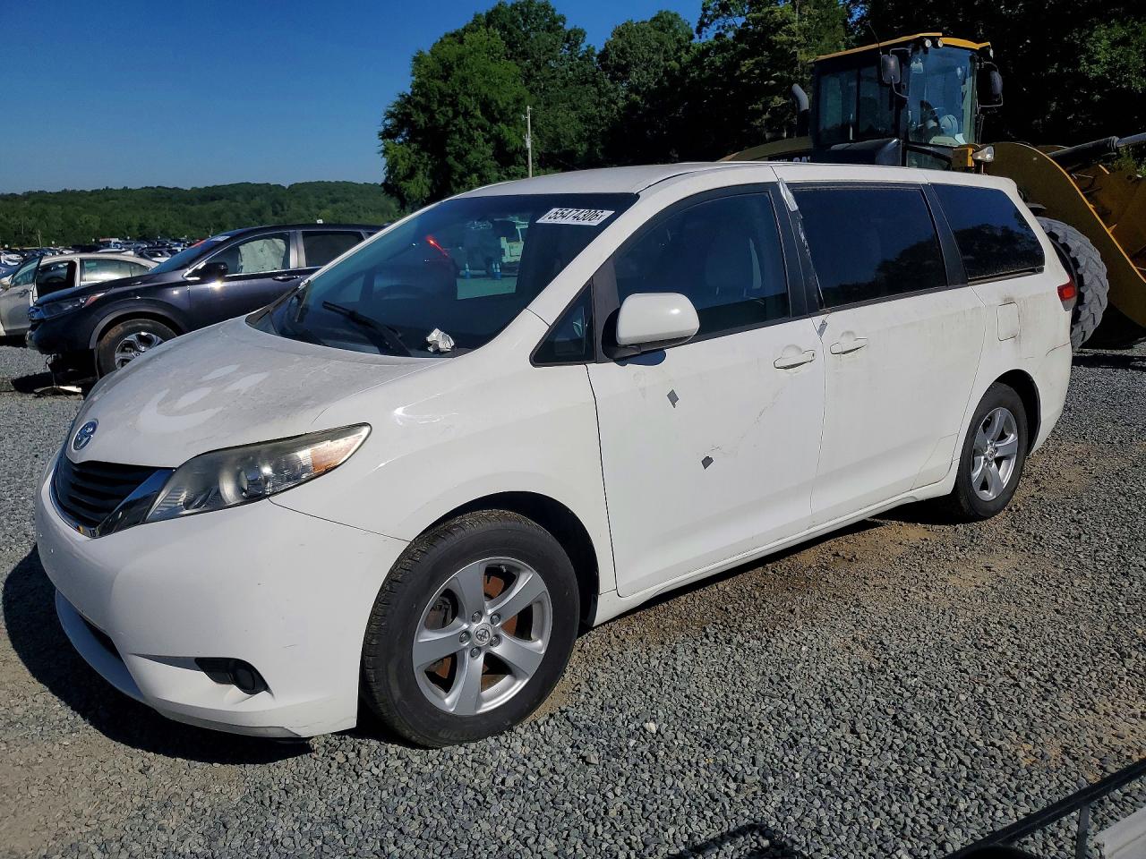 Salvage Toyota Sienna Image