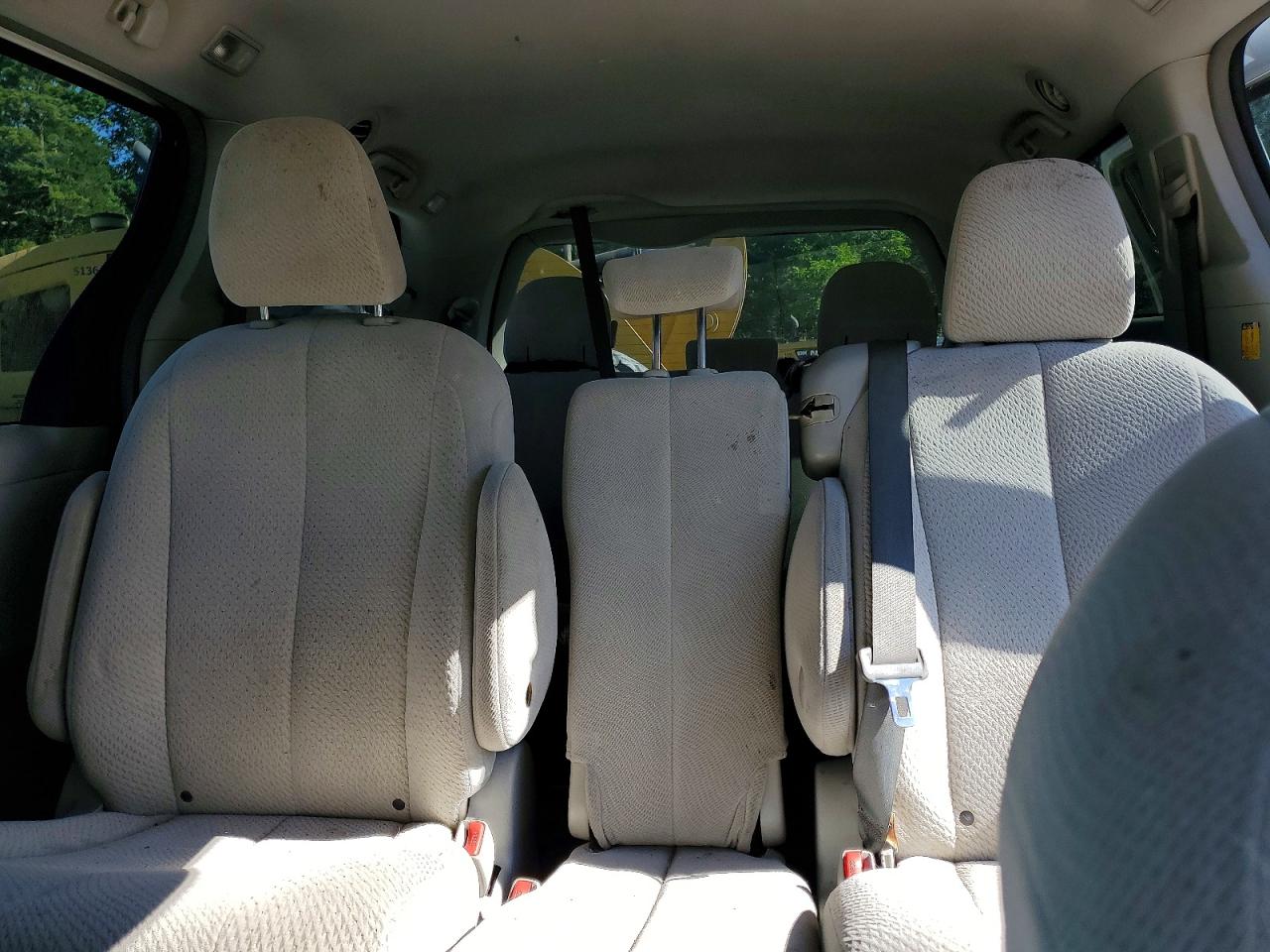 Toyota Sienna Le 8-passenger