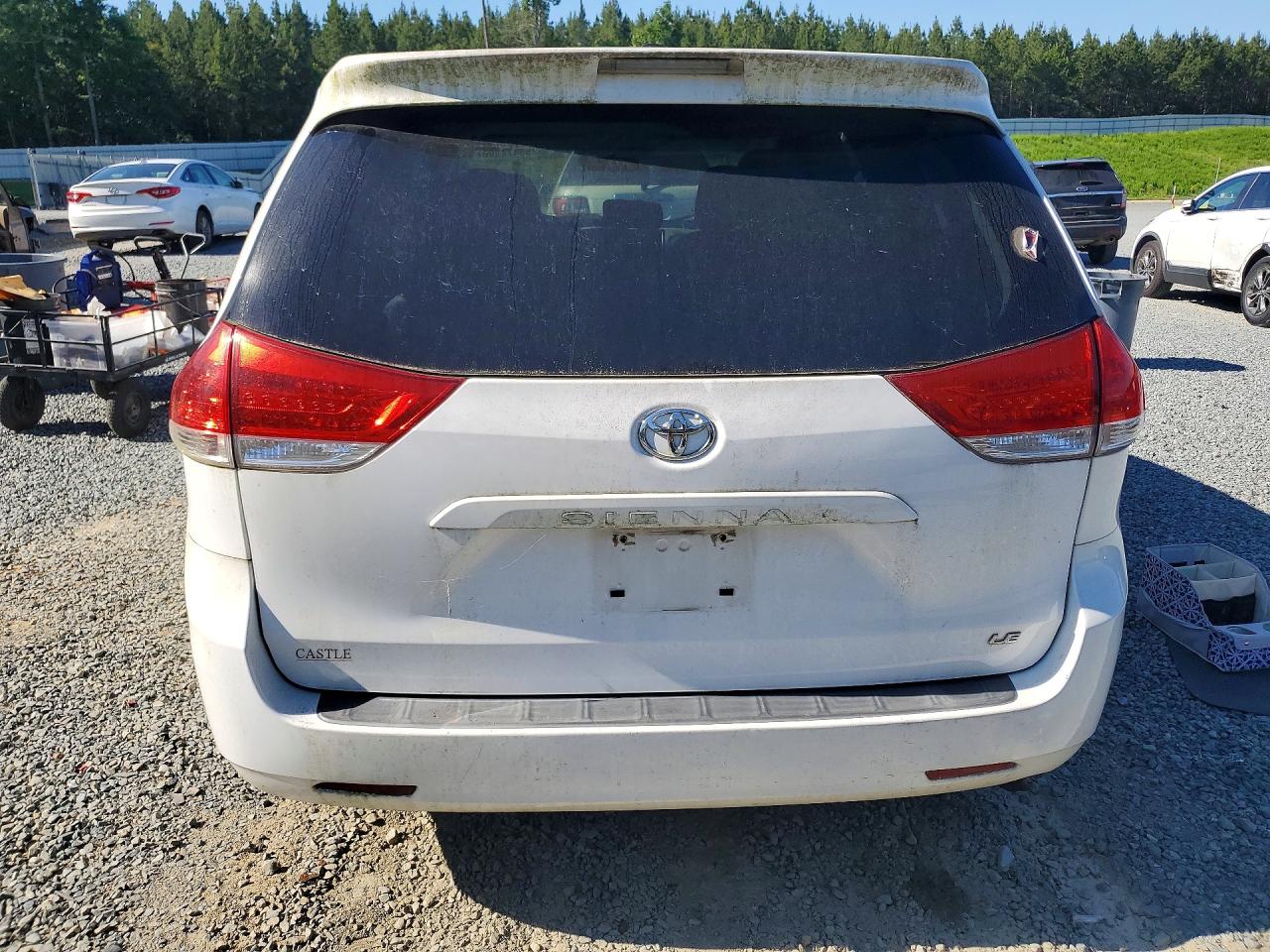 Toyota Sienna Le 8-passenger