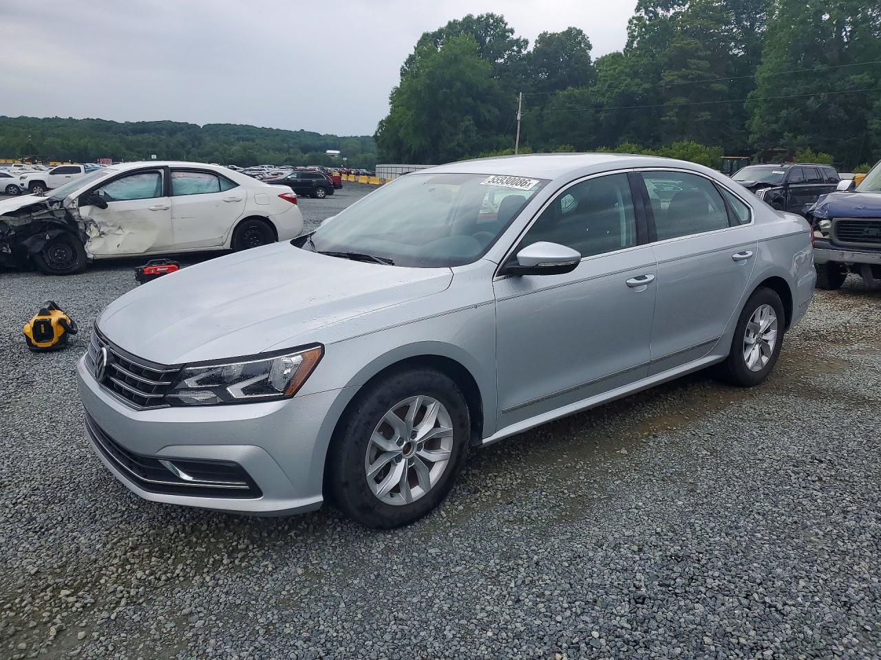 Salvage Volkswagen Passat Image