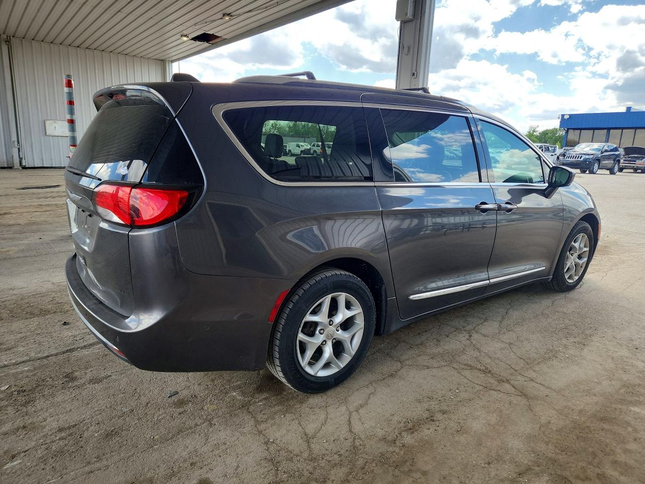 Chrysler Pacifica Touring L Plus