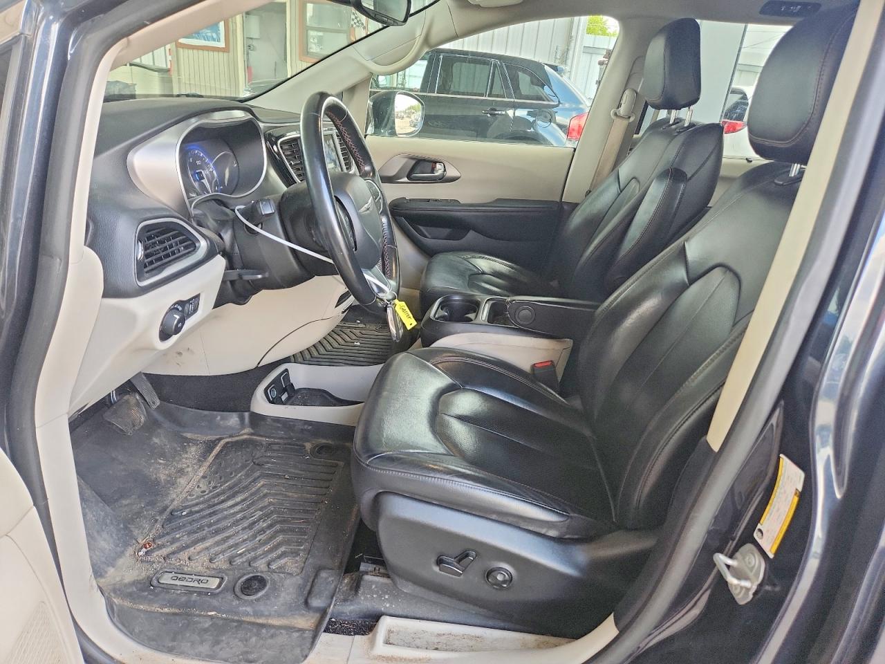 Chrysler Pacifica Touring L