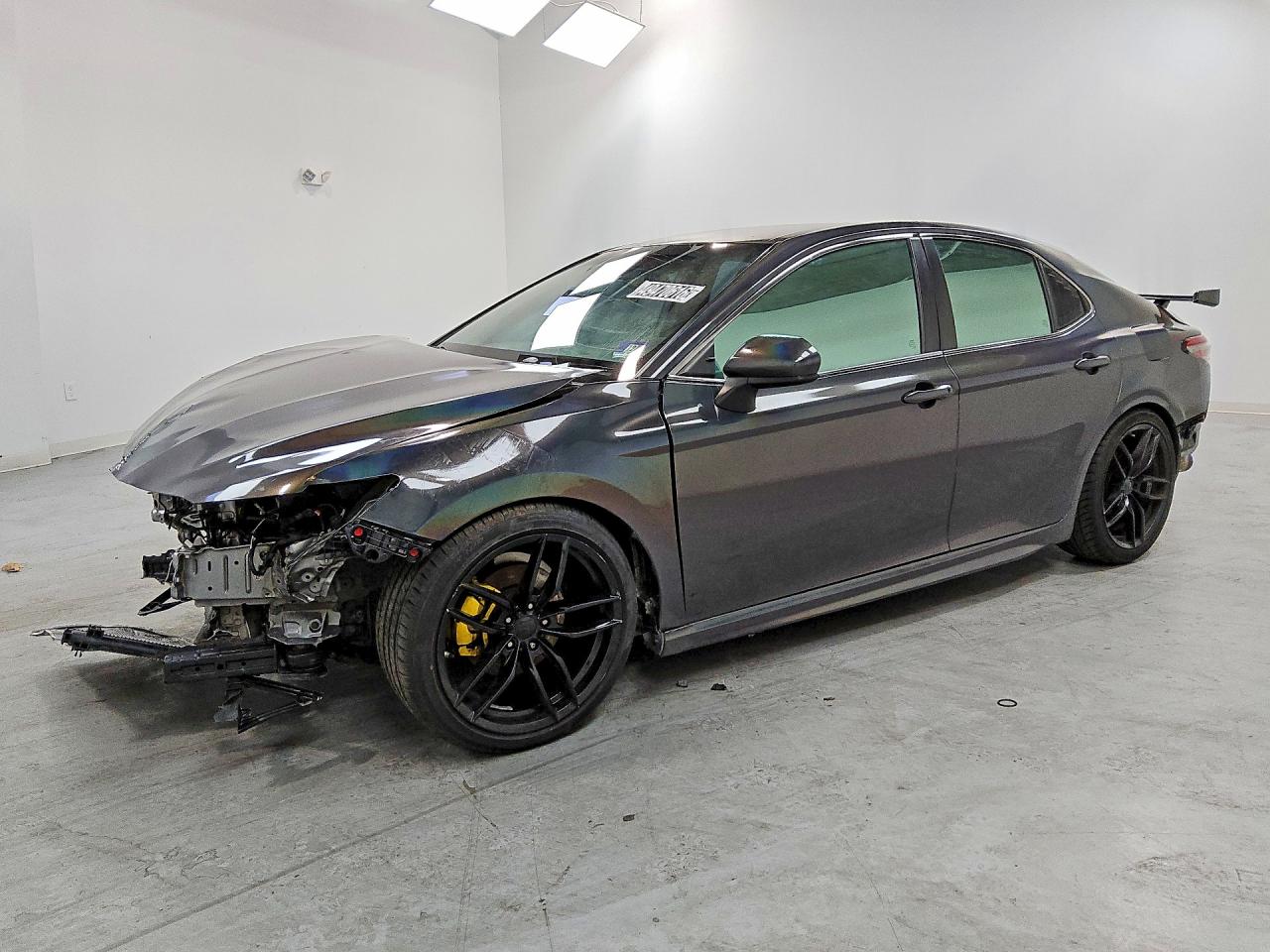 Salvage Toyota Camry Image