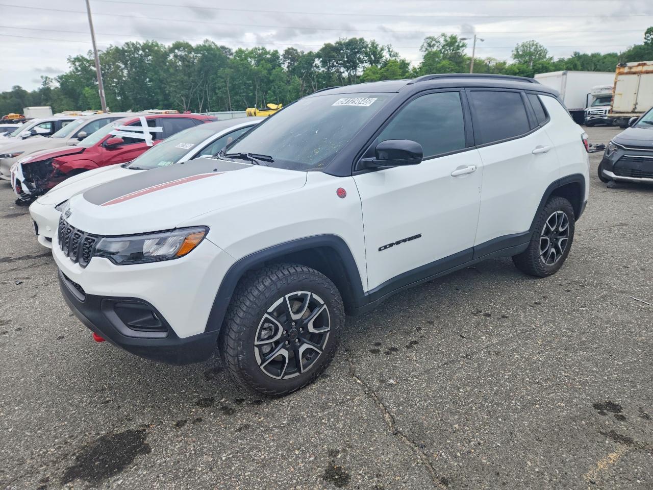 Salvage Jeep Compass Image