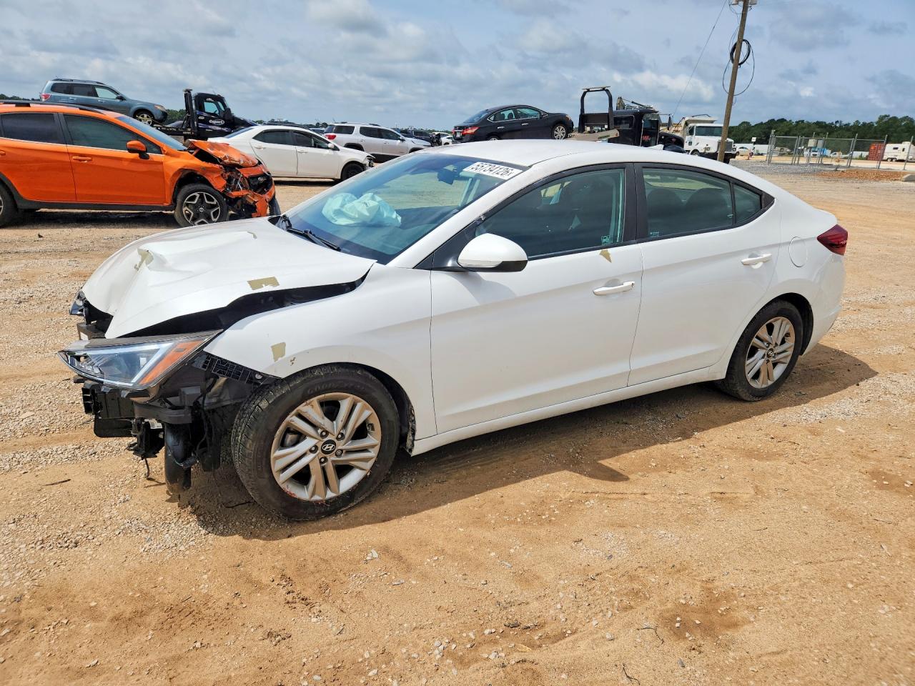 Salvage Hyundai ELANTRA Image