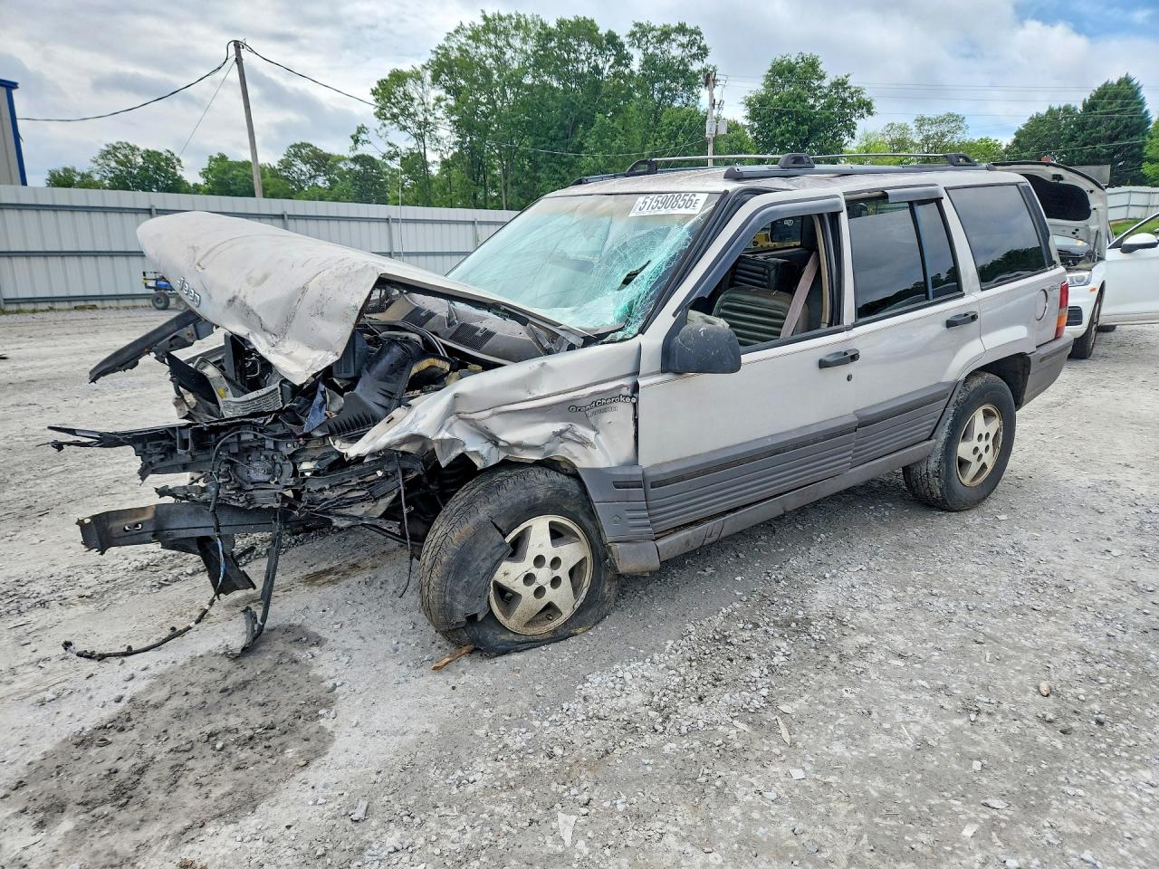 Salvage Jeep Cherokee Image