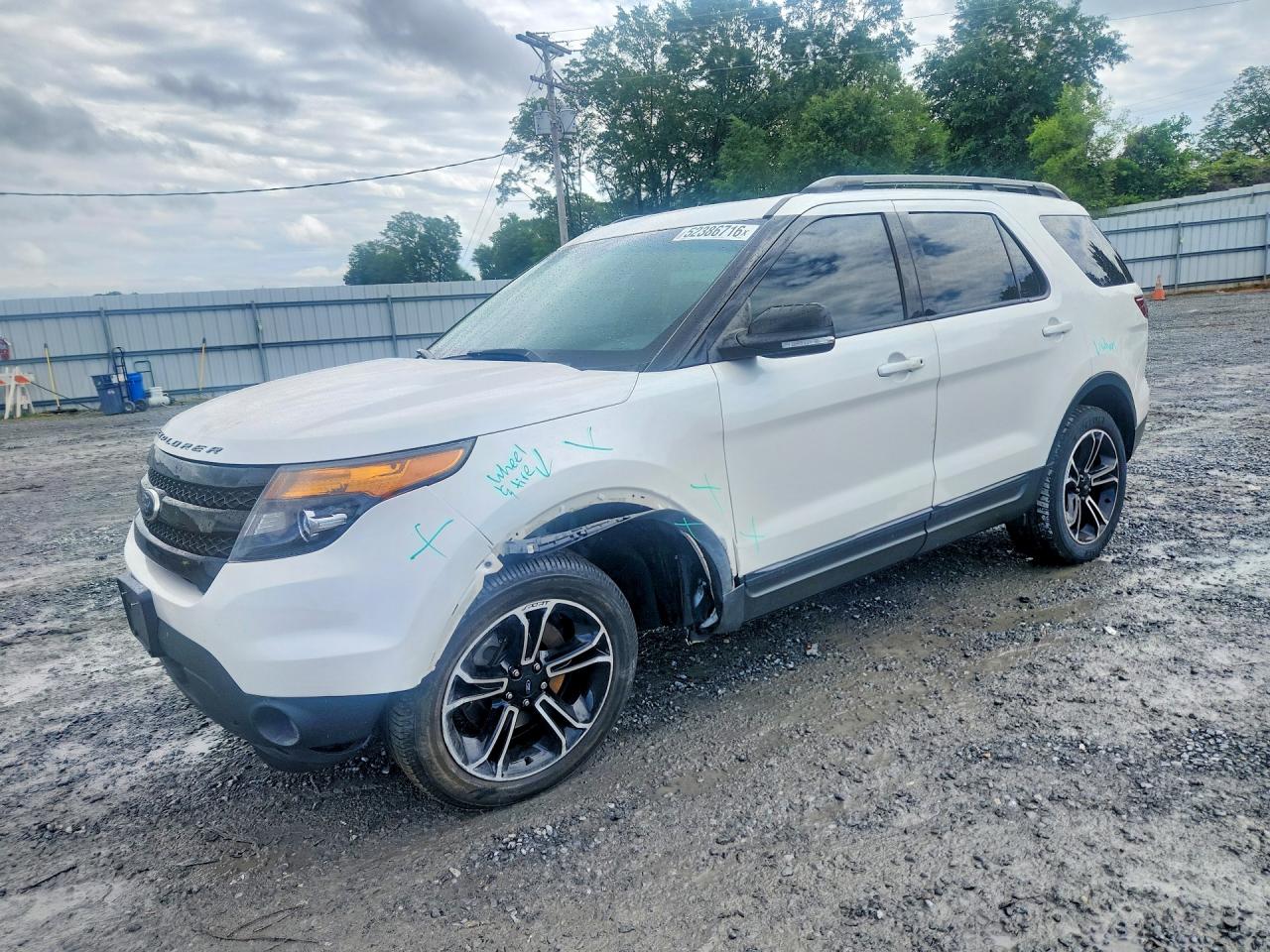 Salvage Ford Explorer Image