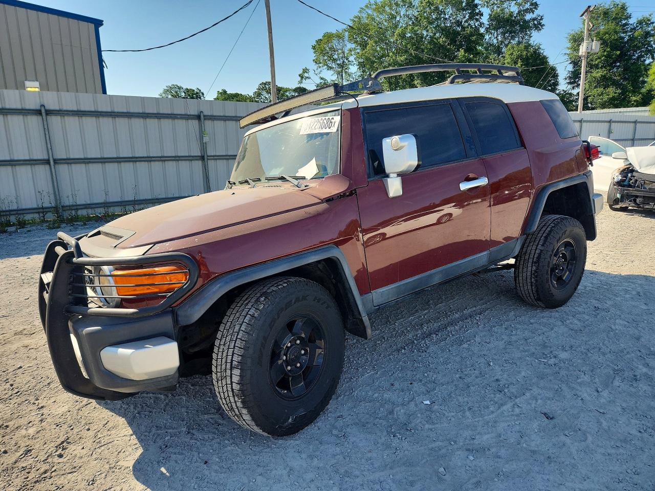 Salvage Toyota FJ Cruiser Image