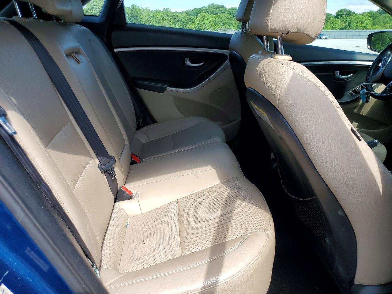 Hyundai ELANTRA Base