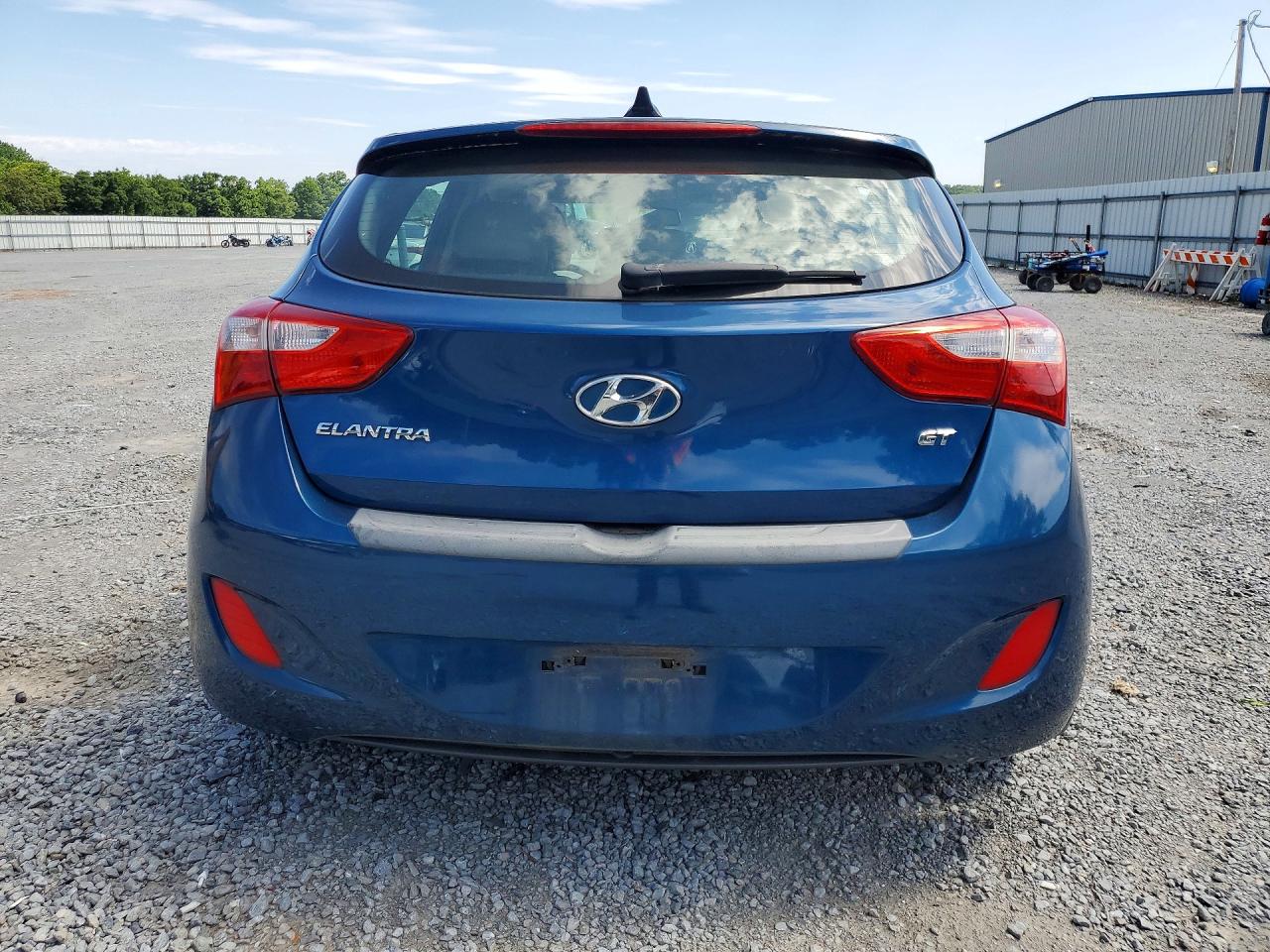 Hyundai ELANTRA Base