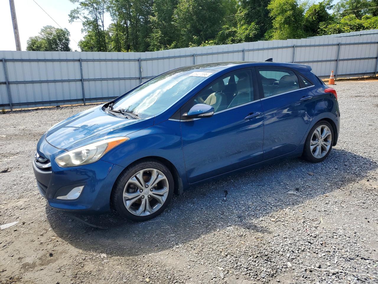 Salvage Hyundai ELANTRA Image