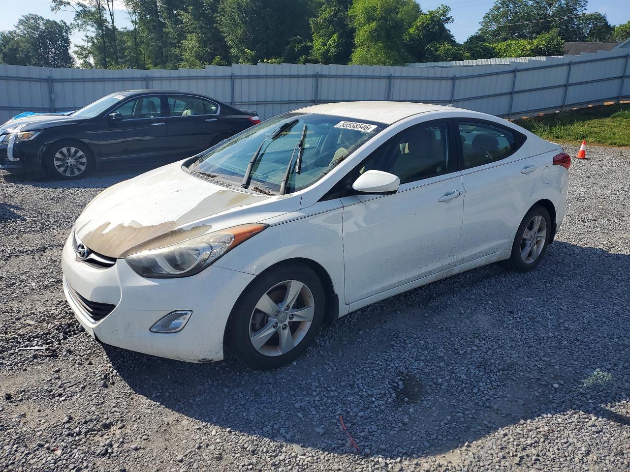 Salvage Hyundai ELANTRA Image
