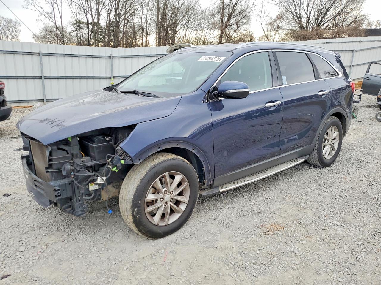 Salvage Kia Sorento Image