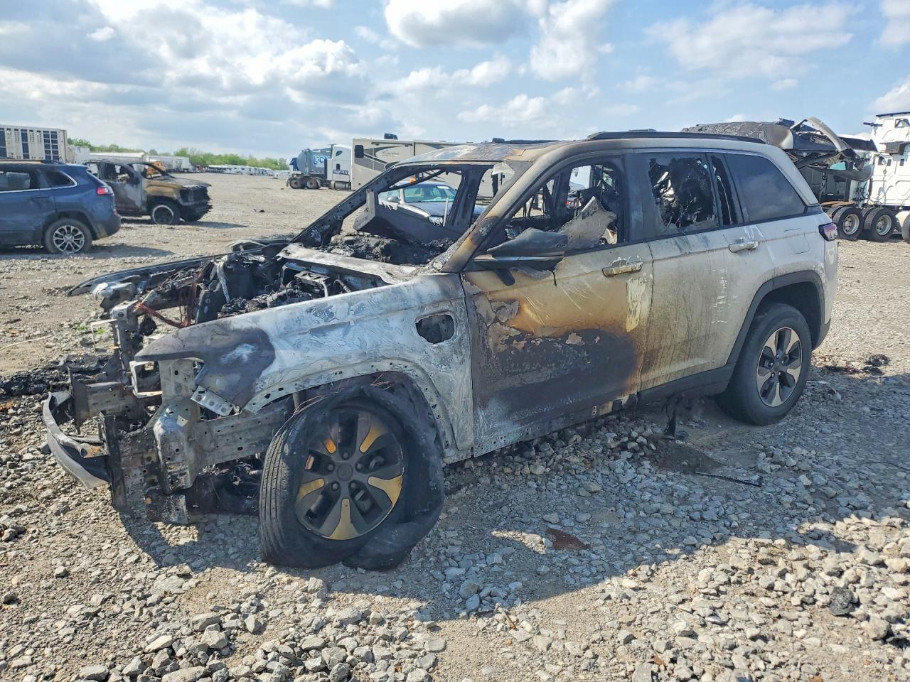 Salvage Jeep Grand Cherokee Image