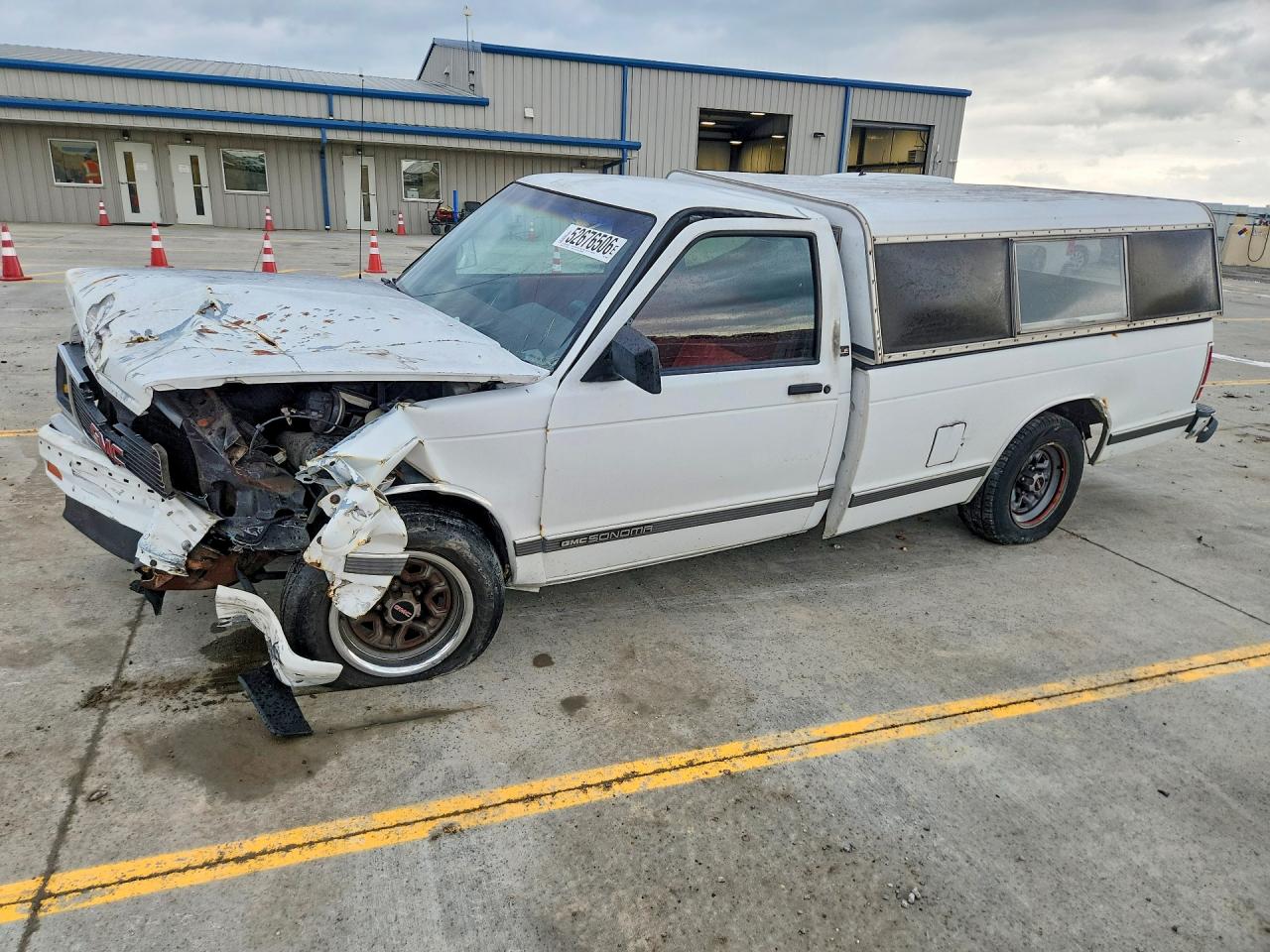 Salvage GMC Sonoma Image