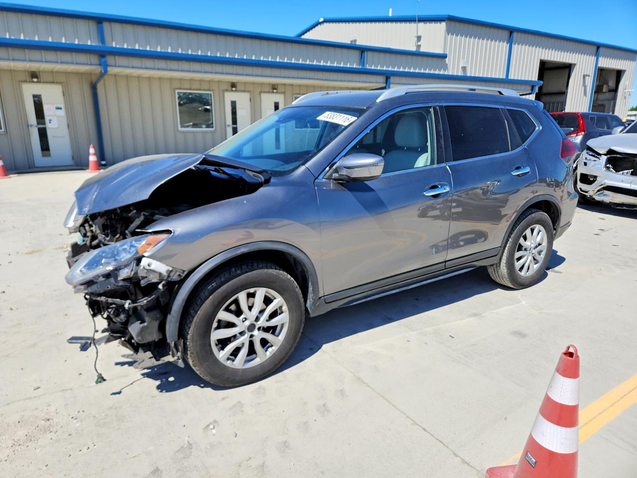 Salvage Nissan Rogue Image