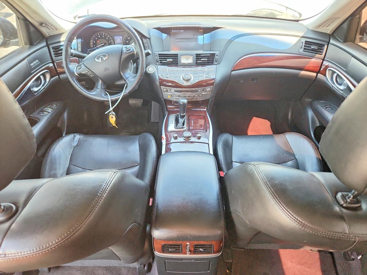 INFINITI Q70 3.7